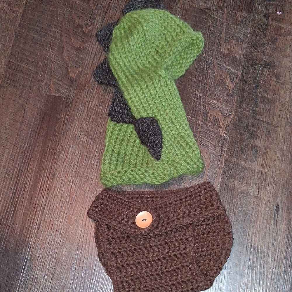 Green and Brown Dinosaur Knit Hat and Diaper Cover Set For Newborn Baby